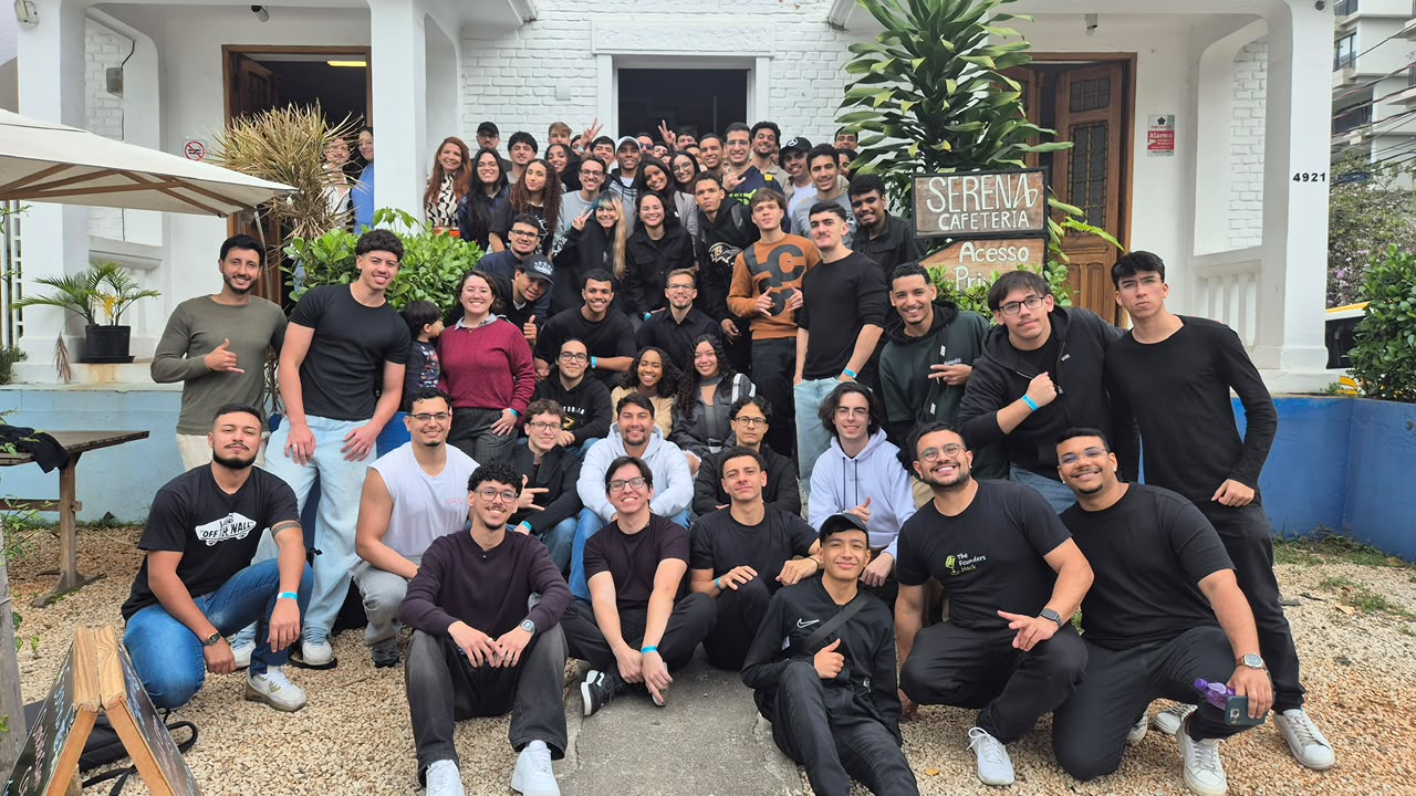 Foto em grupo na cafeteria